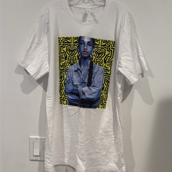 Sade T-Shirt - Picture 2 of 8